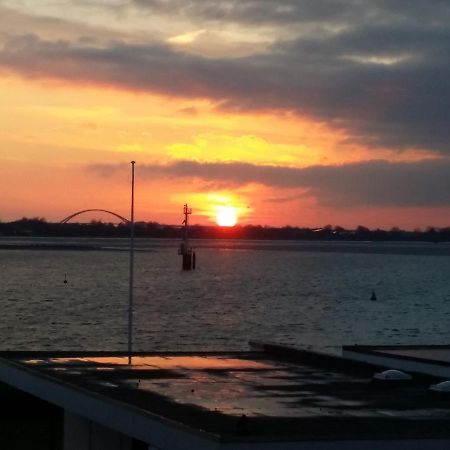 Fehmarn Burgtiefe Suedstrand Meerblick Apartment Meerzeit מראה חיצוני תמונה